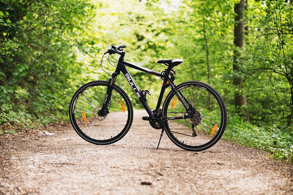 Transporting bulky items like bikes and kayaks might seem tricky, but it’s easy if you use the right equipment.